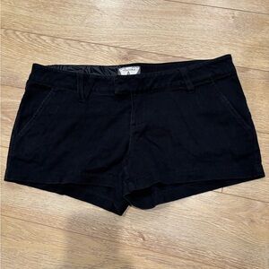 Volcom Black bermudas with Leaf Pattern at Waistband